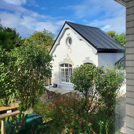 La Petite Maison Blanche Holiday home *